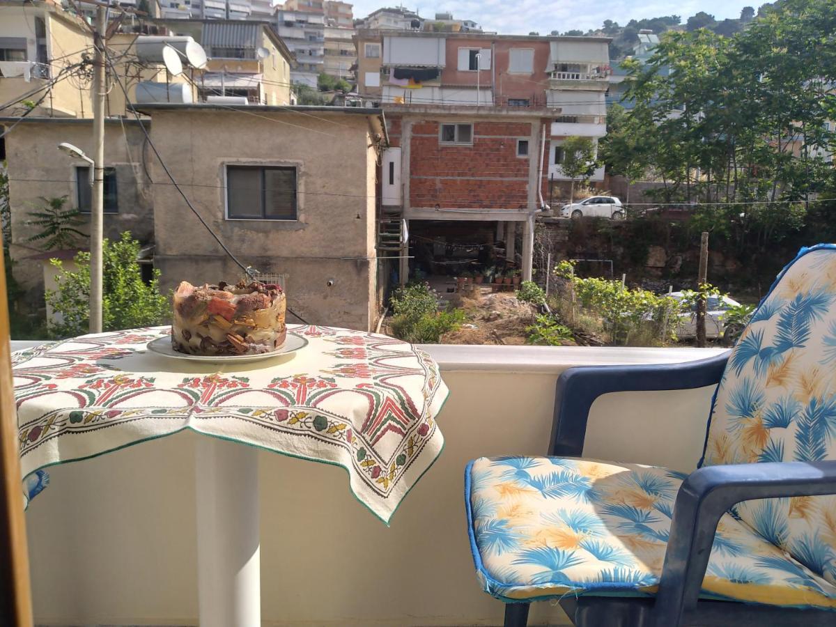 Central Condos Sarande Bagian luar foto